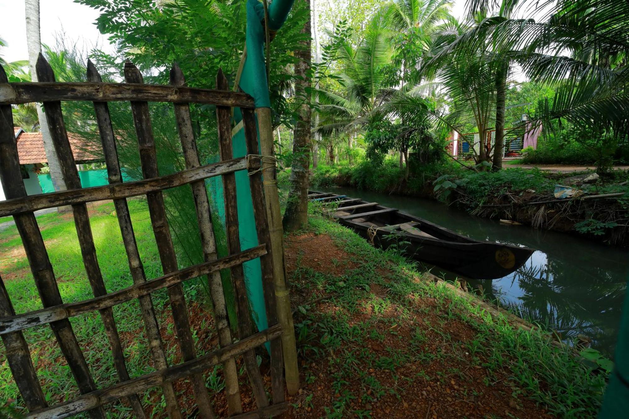 Prakruthi Residency Munroeisland Apartment Mundrothuruth Exterior photo