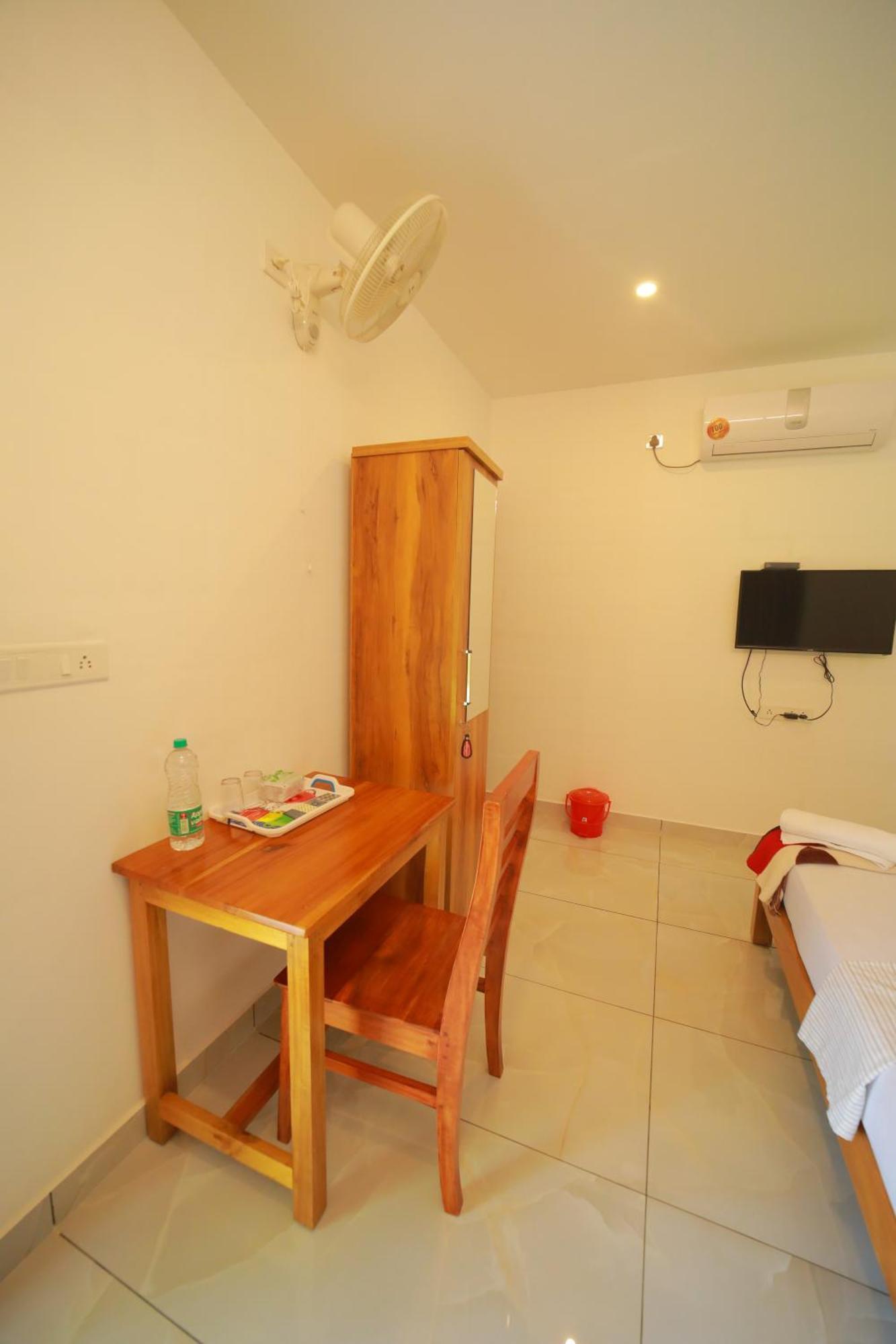 Prakruthi Residency Munroeisland Apartment Mundrothuruth Exterior photo